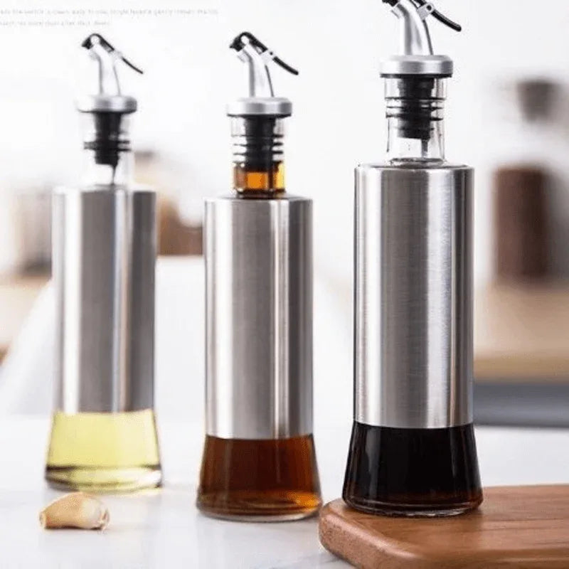 Oil bottle for kitchen made of glass with steel cover body - Prozone